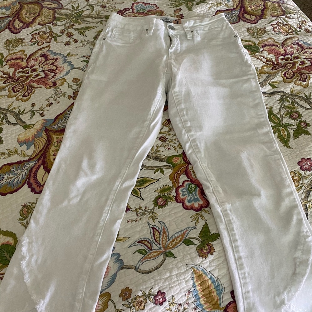 Women’s White Capri